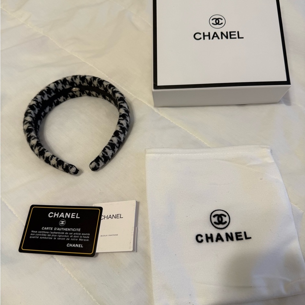 Chanel Coco Cc Houndstooth Headband Black / White authenticated